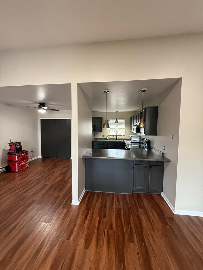 Building Photo - 514 Root Ave