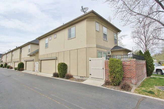Building Photo - Patio Home in Downtown Eagle!