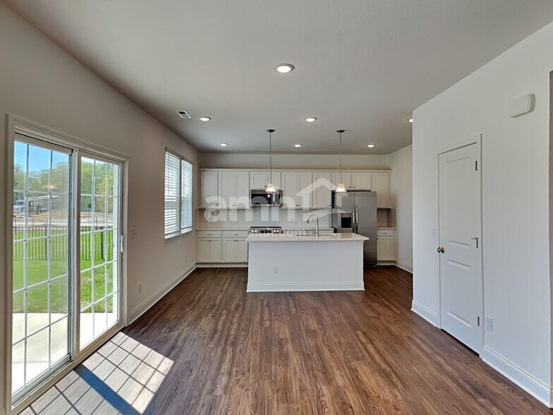 Building Photo - 1077 Castor Dr
