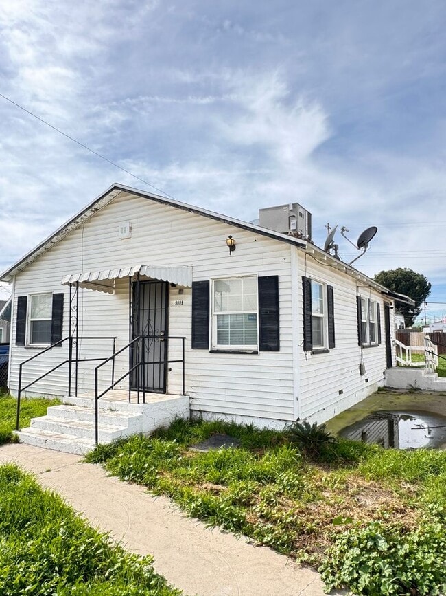 Building Photo - Cozy Home For Rent