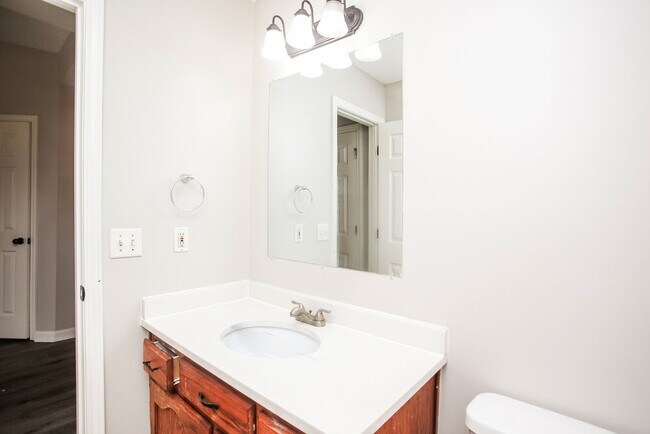 Building Photo - 7832 Sarah Ann Dr S