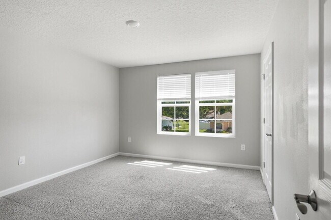 Building Photo - CENTRALLY LOCATED