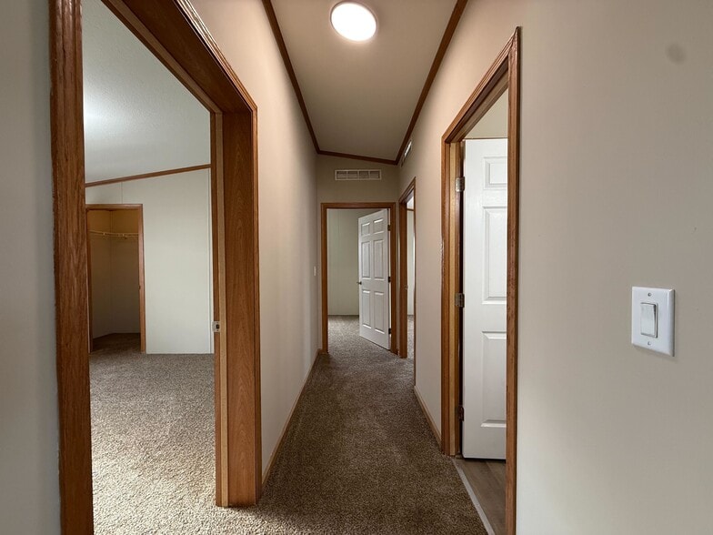 Building Photo - 11701 Cascade Cir