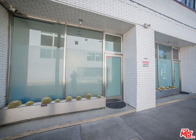 Building Photo - 8 Brooks Ave