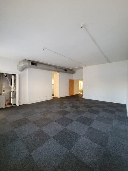 Building Photo - 122 N 3rd St