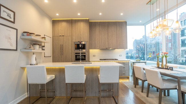 Building Photo - 1947 W Diversey Pkwy