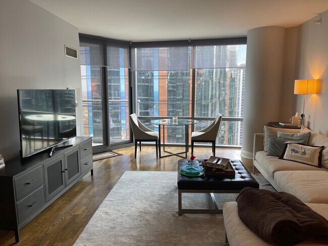 Building Photo - 450 E Waterside Dr