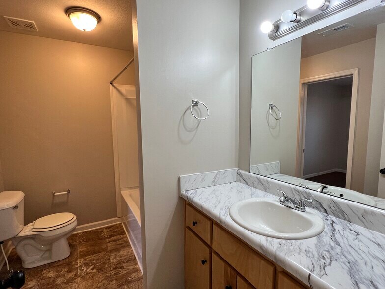 Building Photo - 533 Patriot Park Ct