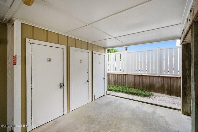 Building Photo - 1503 Carolina Beach Ave N
