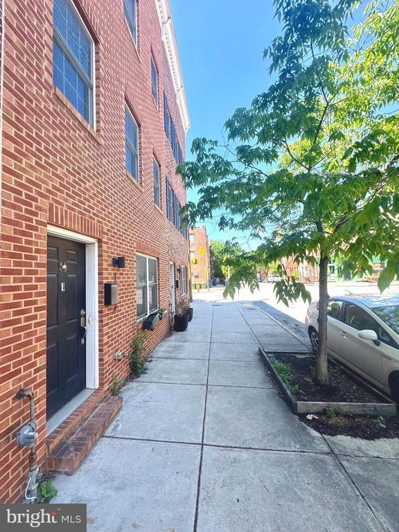 Building Photo - 1502 S Charles St
