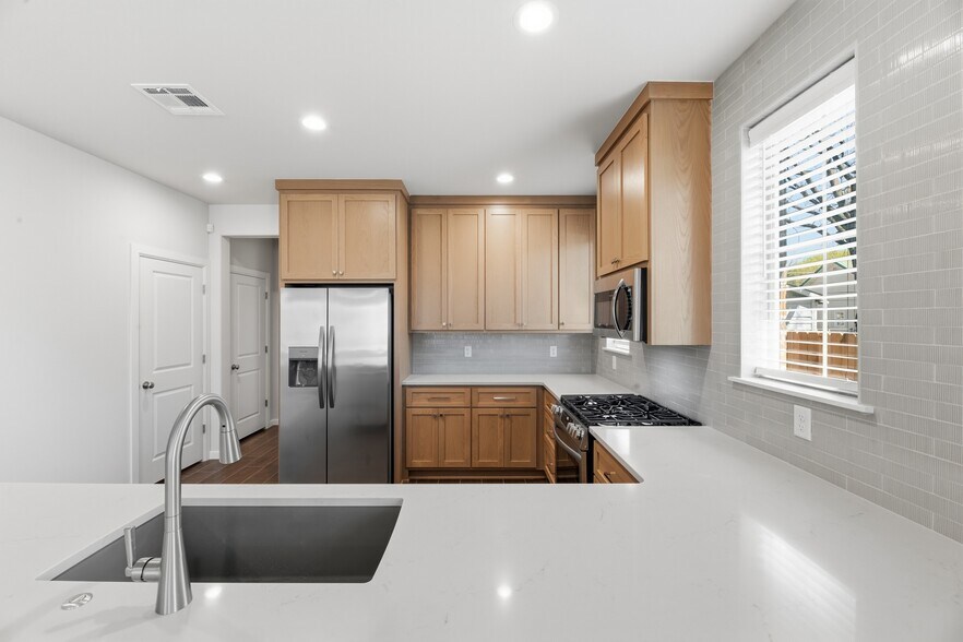 Building Photo - 316 E Elgin St