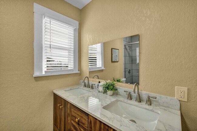 Building Photo - FULLY FURNISHED & BEAUTIFULLY REMODELED CLASSIC HOME NEAR UNR WITH UNBEATABLE I-80 ACCESS