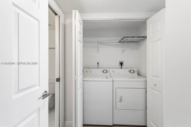 Building Photo - 1155 Brickell Bay Dr
