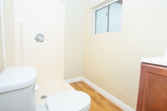 Building Photo - 915 E Balboa Blvd