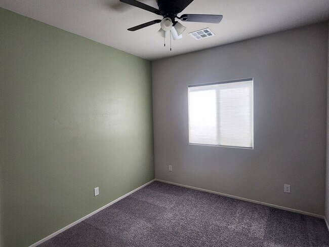 Building Photo - 3 bedroom/ 2 bath condo in gated community