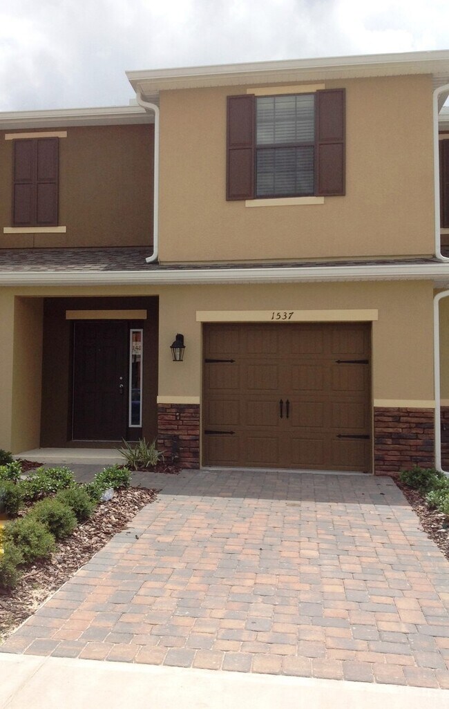 Building Photo - 3/2.5 Two-Story Townhouse with 1 Car Garage in Gated Community- Longwood!
