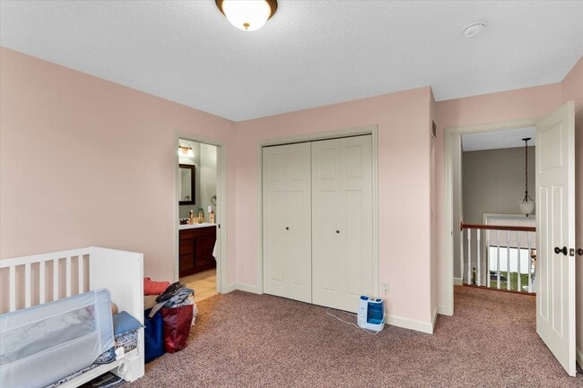 Building Photo - 2 story 4 bedroom 3.5 bath