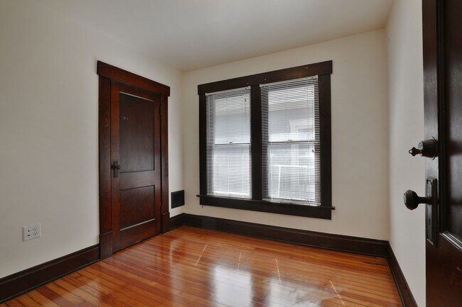 Building Photo - NEWLY RENOVATED NORTH CAMPUS - 3 BEDROOM 2 FULL BATHROOMS