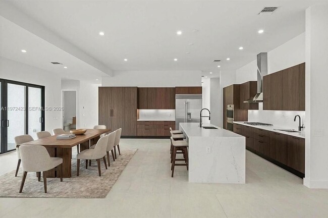 Building Photo - 5718 Ashwood Cir