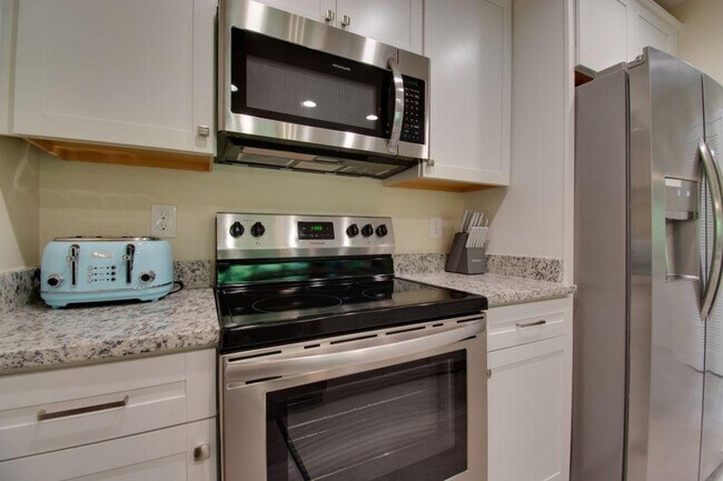 Building Photo - 10 Dune House Ln