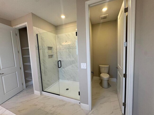 Building Photo - 16405 Silver Brk Wy