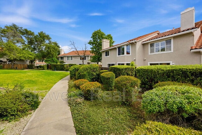 Building Photo - 350 Bellflower Dr