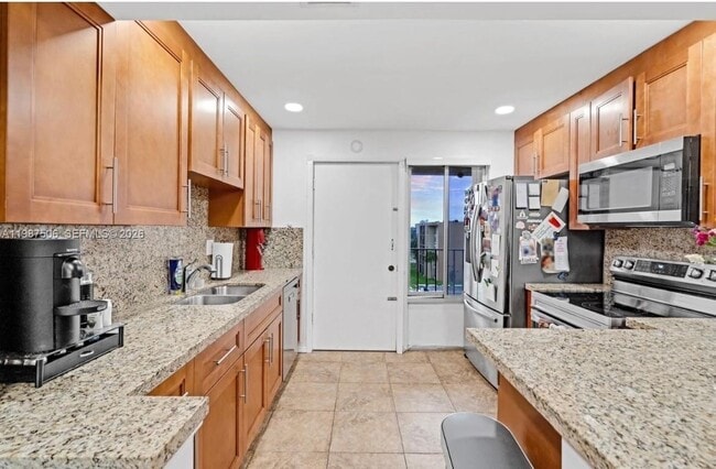 Building Photo - 9240 Fontainebleau Blvd