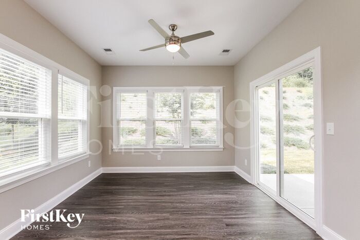 Building Photo - 206 Paradise Hills Cir