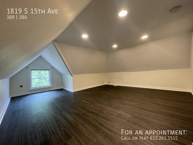 Building Photo - 1819 15th Ave S