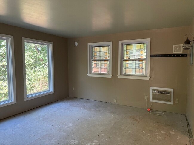 Building Photo - Lindbergh Schools 3BD 2.5 Bth Open Floor Plan