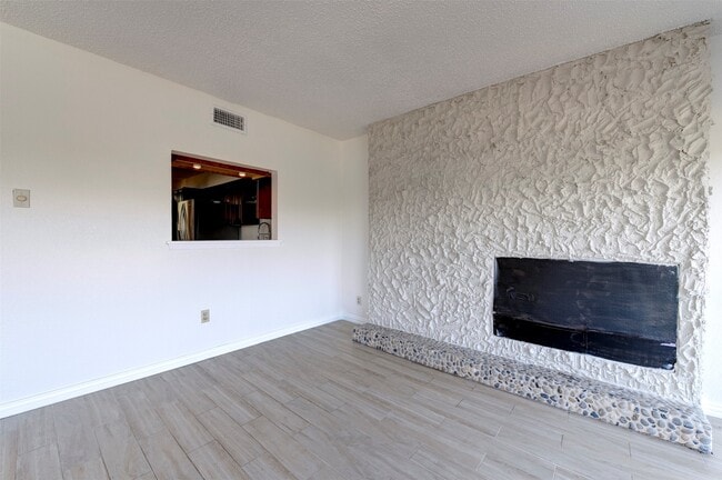 Building Photo - 2137 Casa Rio Cir