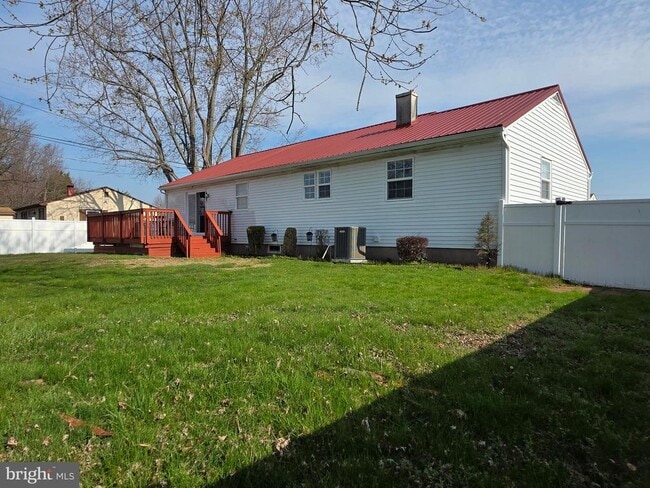 Building Photo - 28 Briar Ln