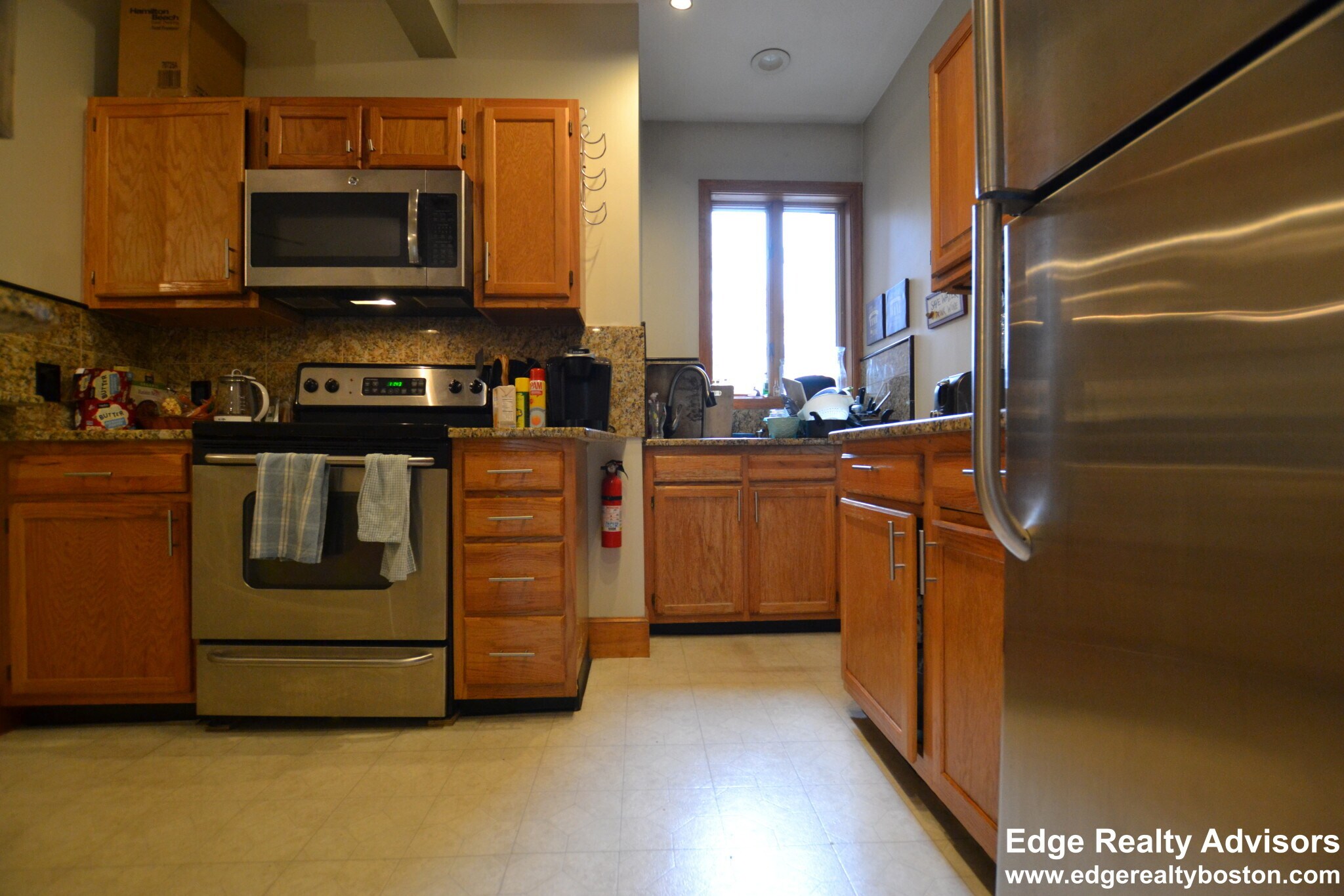 Building Photo - 77 Easton St