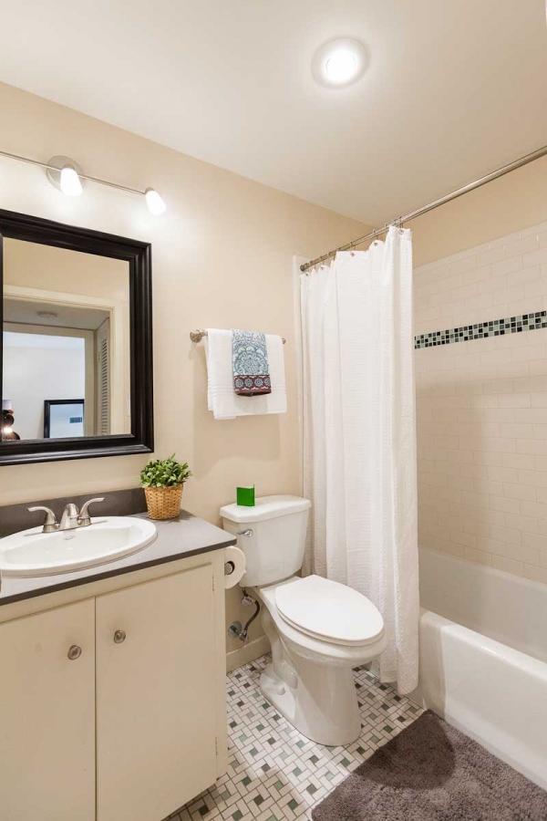 Bathroom - Metro 38