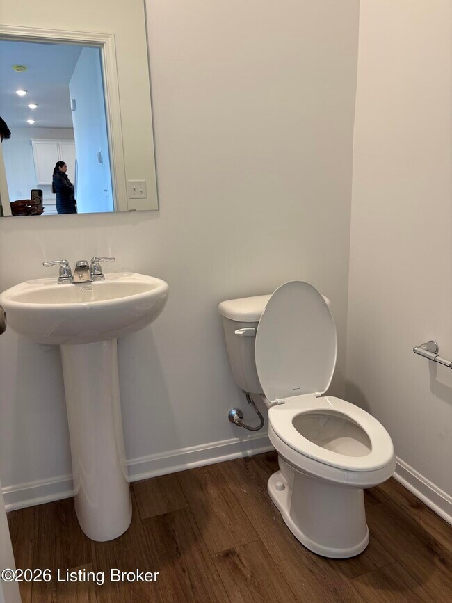 Building Photo - 2015 Lyndon Green Cir