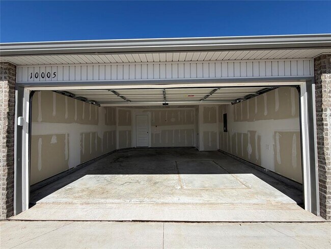 Building Photo - 10005 SW 38th St