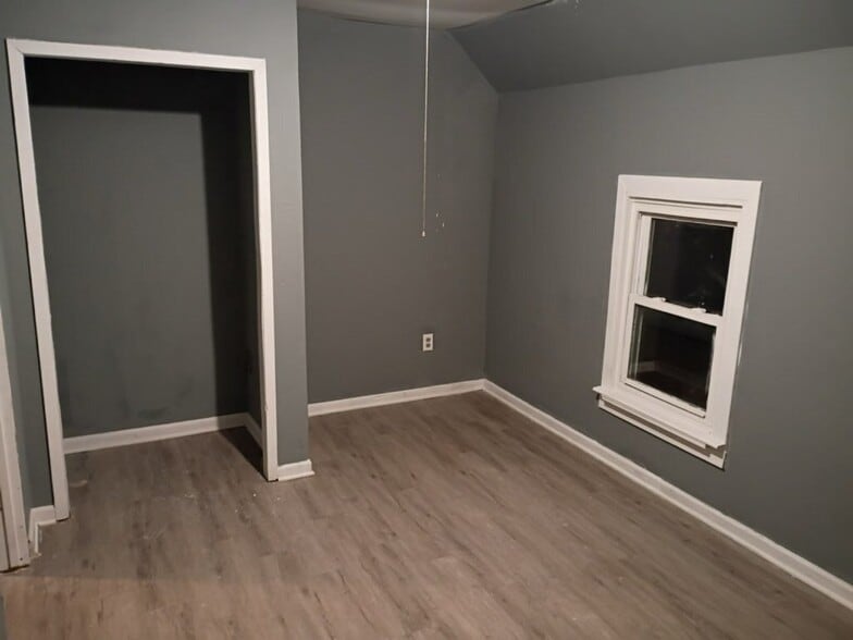 Building Photo - 122 W Donald St