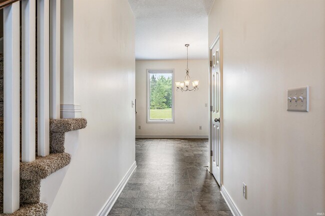 Building Photo - 625 Perolla Dr