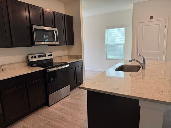 Building Photo - 5124 SW 48th Ln