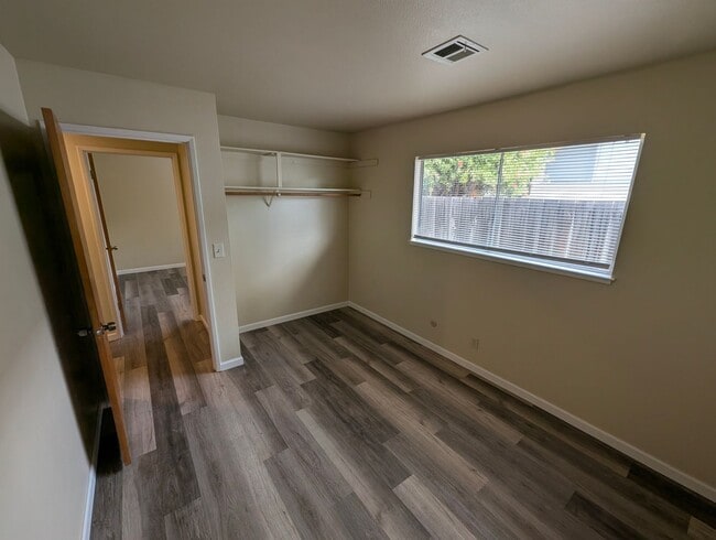 Building Photo - 4647 E Rishell Ct