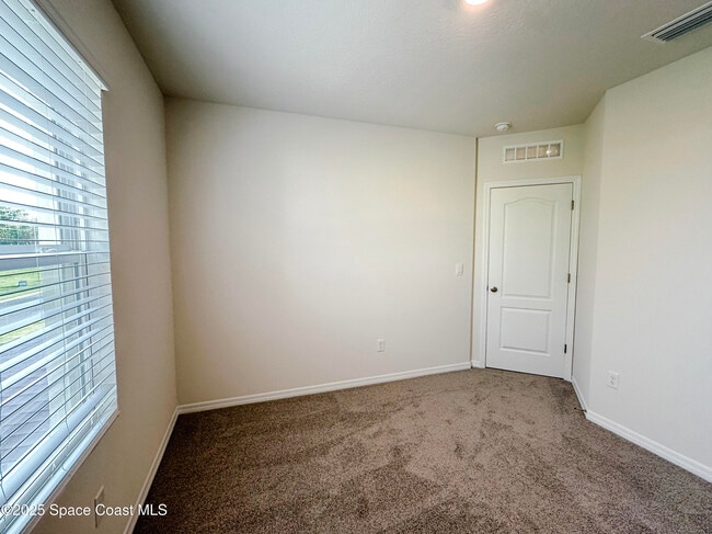 Building Photo - 2712 Golden Trout Ln