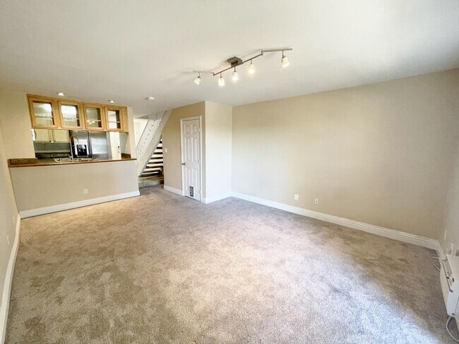 Building Photo - ***$500 off of 1st months rent***Beautiful...