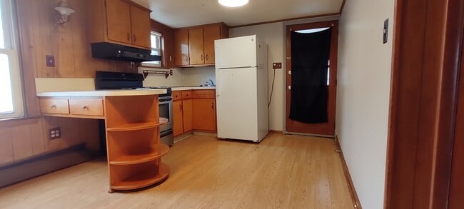 Building Photo - 549 N Front St