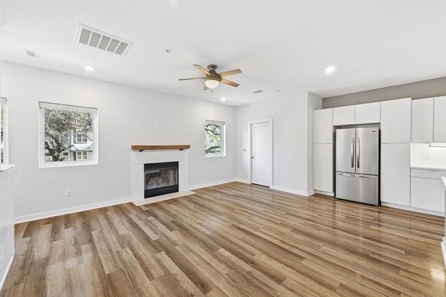 Building Photo - 5924 S Congress Ave