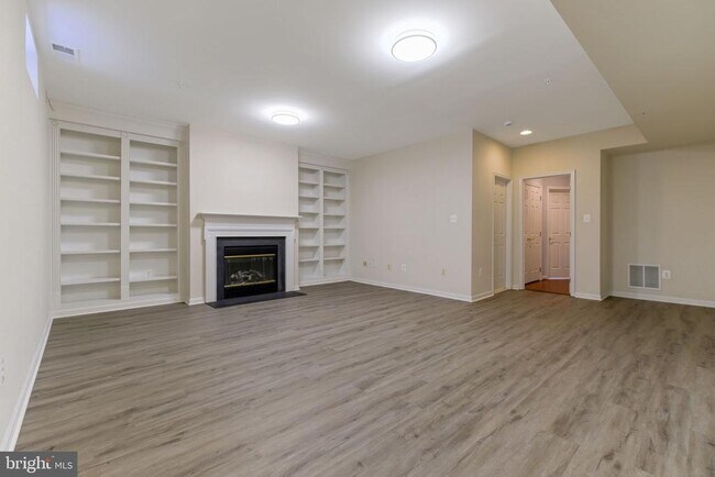 Building Photo - 725 Ridgemont Ave