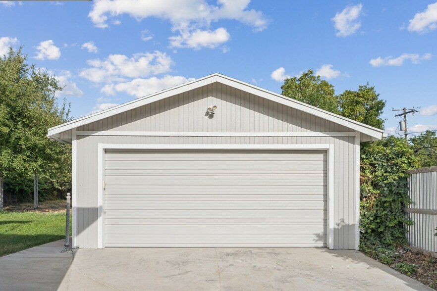 Building Photo - 2937 S 900 E