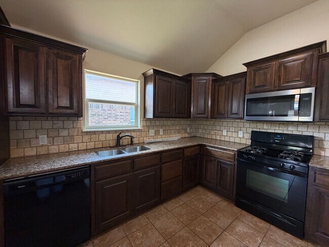 Building Photo - Beautiful and Cozy 3bed/2bath with an Office Available in North Norman!