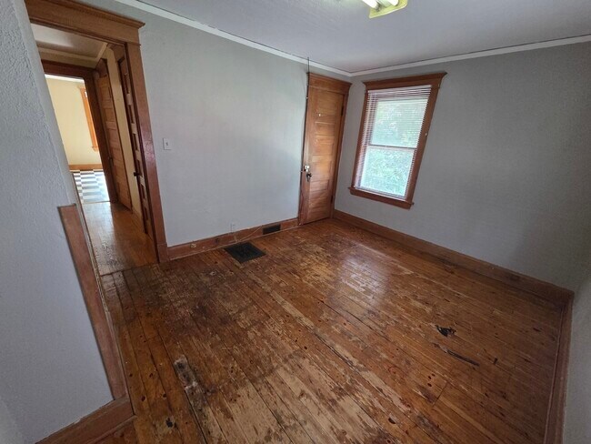 Building Photo - 204 W Locust St