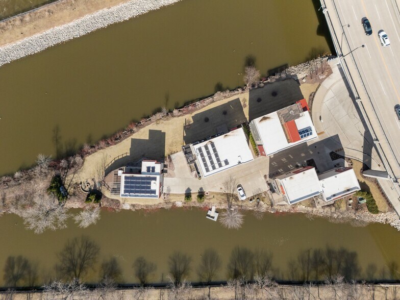 Building Photo - 1141 E Banta Ct