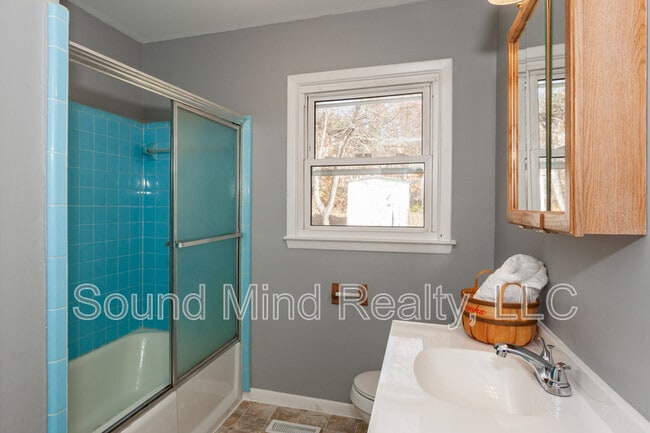 Building Photo - 704 Joyner St